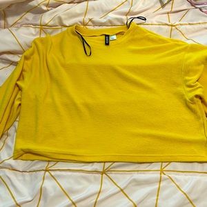 A yellow sweater crop top (L)